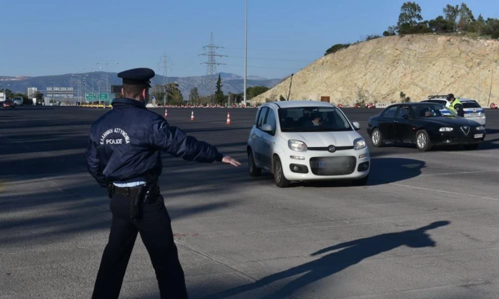 Ουρές χιλιομέτρων στα διόδια: Οι απίστευτες δικαιολογίες των οδηγών για να φύγουν στα χωριά